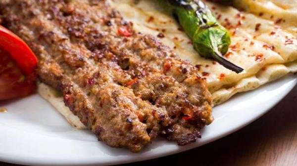 طرز تهیه کباب کوبیده مجلسی و نکاتی طلایی برای پختن آن طرز تهیه کباب کوبیده مجلسی و نکاتی طلایی برای پختن آن